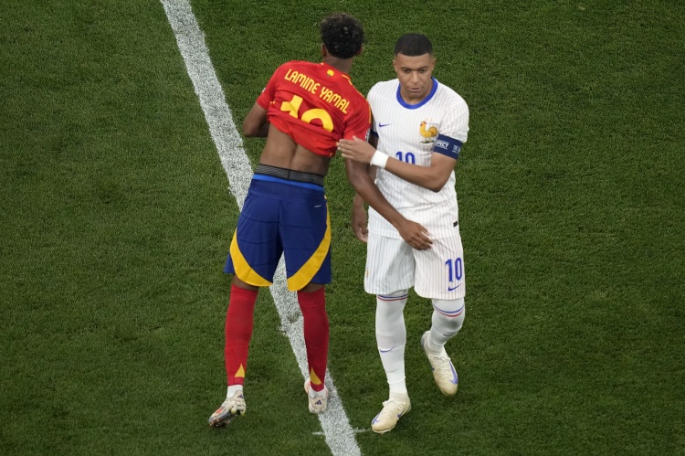  毛剑卿：亚马尔缺点只有身体单薄，未来比姆巴佩上限更高