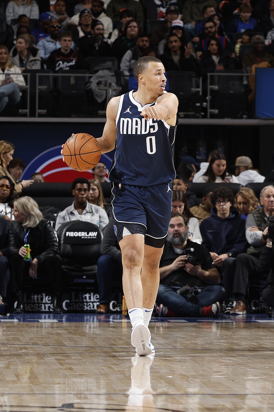  无心恋战！东契奇交易刚刚官宣 独行侠首节落后骑士31分！